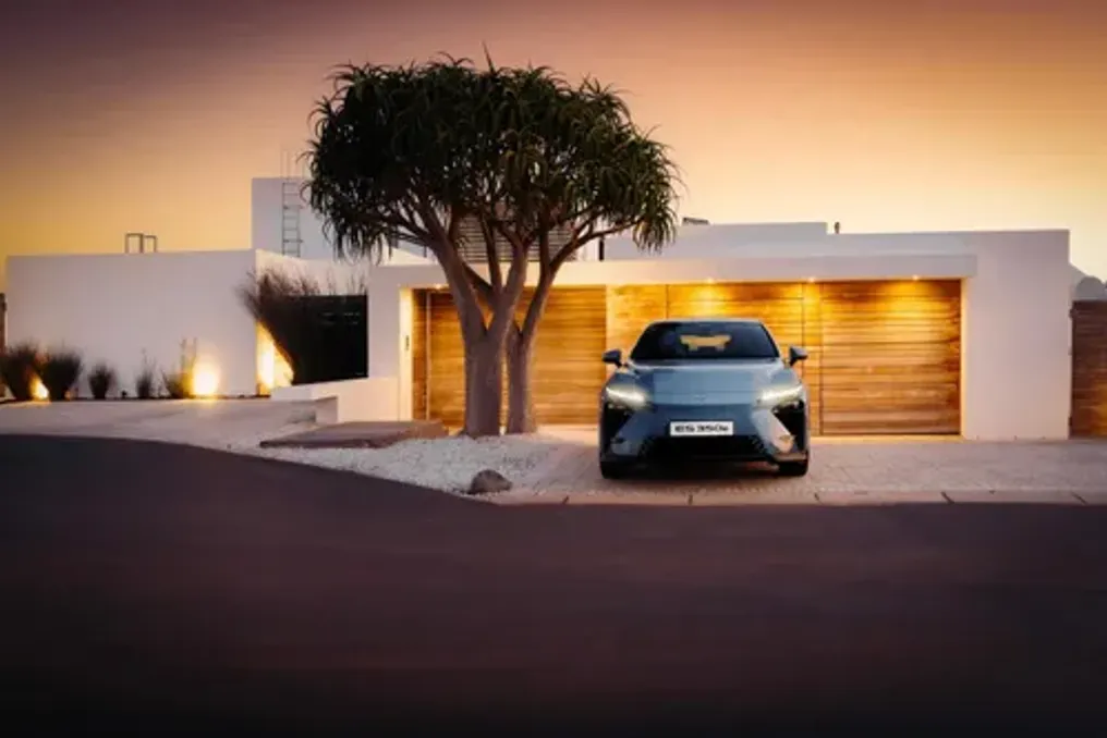 Novo modelo Lexus ES com opções híbridas e totalmente elétricas chega ao mercado sul-africano