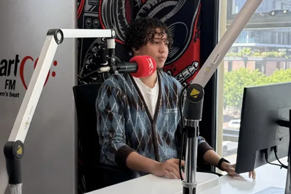 Журналист Dulton de Jongh удивил слушателей своим зрелым голосом в эфире Heart FM