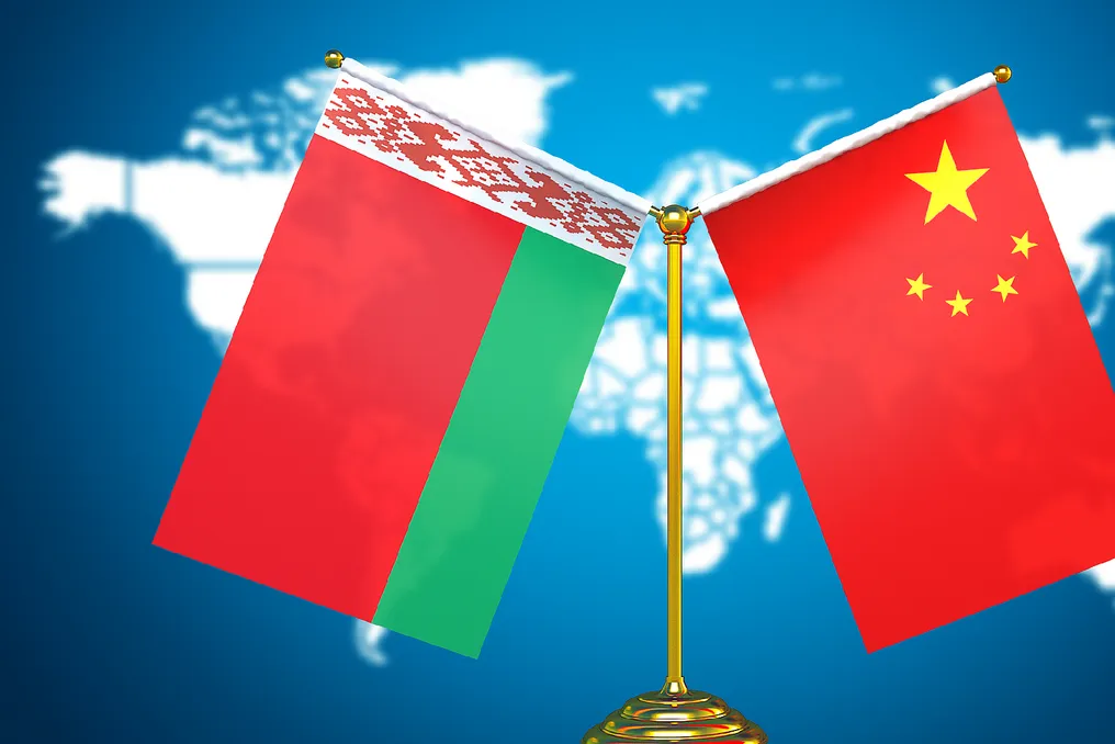 Primeiro-Ministro da China declara prontidão para alinhar estratégias de desenvolvimento com Belarus