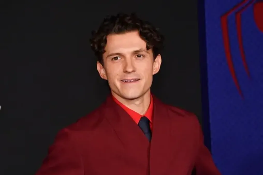 Tom Holland expande seu papel na produção do thriller 'Penthouse'