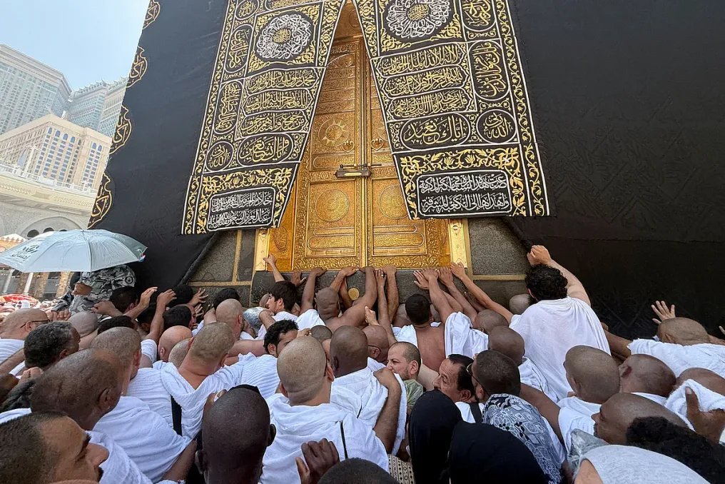 Peregrinos dos Emirados Árabes Unidos com destino à Arábia Saudita para a Umra retornaram por transporte terrestre após cancelamento de voos