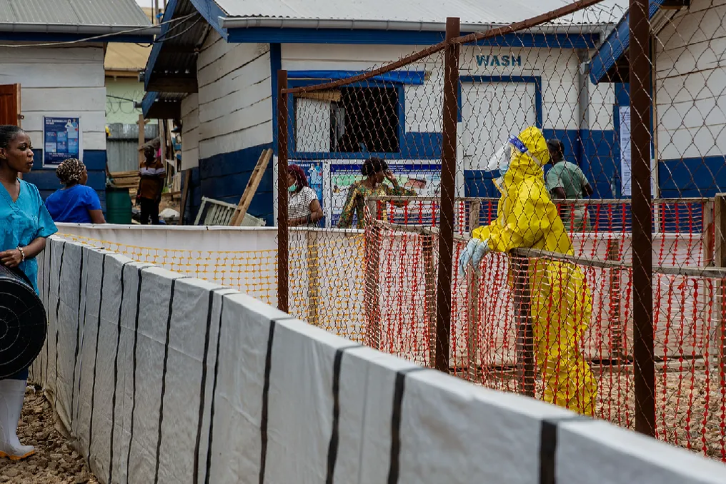 Spread of Ebola beyond borders raises concerns about outbreak expansion