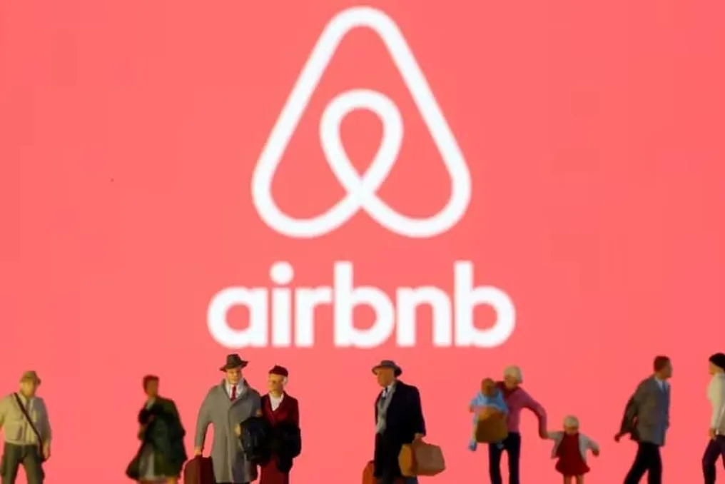Airbnb नियम बदल रहा है: मेहमानों को चेकआउट से पहले बर्तन धोने या कूड़ा बाहर निकालने की ज़रूरत नहीं होगी