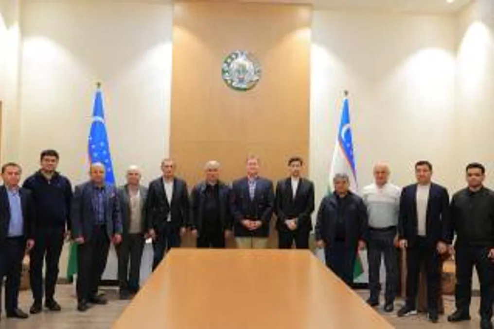 Discussão sobre as possibilidades de aumentar o potencial de exportação das empresas locais da região de Bukhara