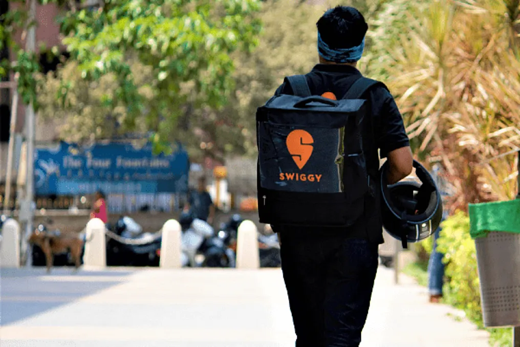 Чистая убыток Swiggy снизился почти на 16% до 922 крор рупий во втором квартале, при росте выручки на 36%