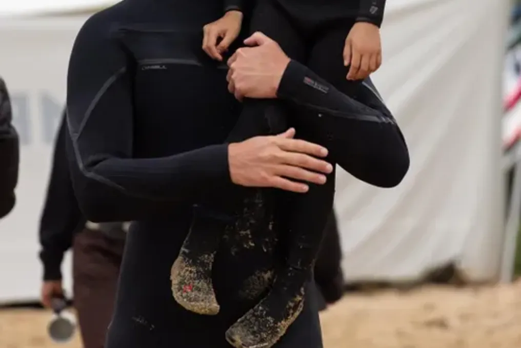 Five-year-old Ziggy Smith beats Jordi Smith's surfing record