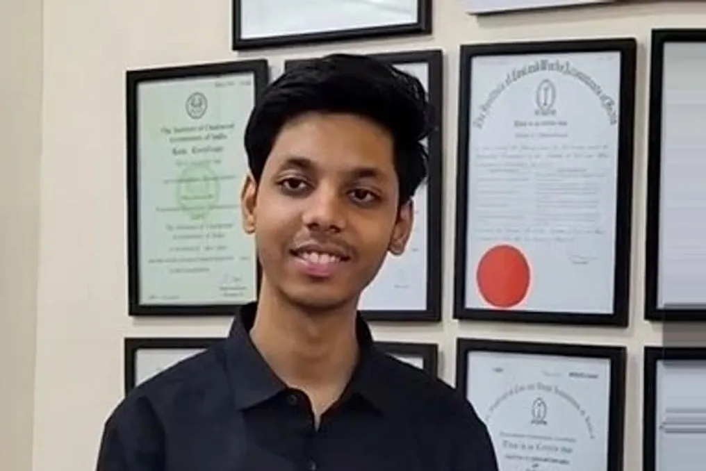 सूरट के छात्र प्रेम अग्रवाल ने अनुशासन और प्रतिदिन 10 घंटे पढ़ाई करने के कारण CA इंटरमीडिएट रैंकिंग में तीसरे स्थान पर जगह बनाई