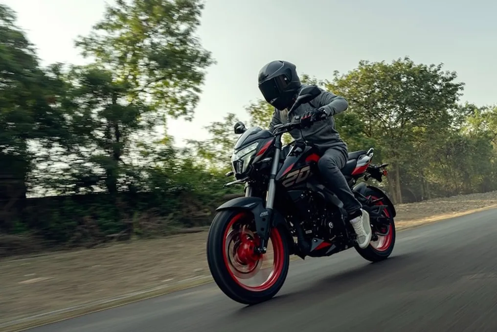 Bajaj bayramlar oldidan yaxshilangan funksiyalar bilan yangilangan Pulsar NS200 ni taqdim etdi