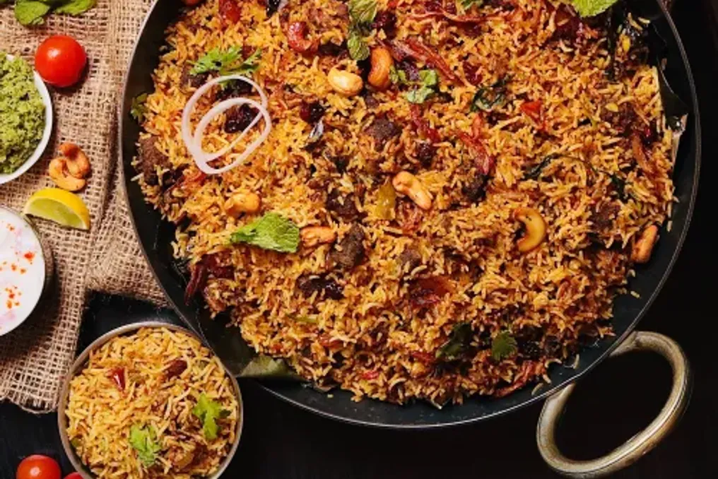 Métodos para Restaurar Sabor e Umidade do Biryani Seco