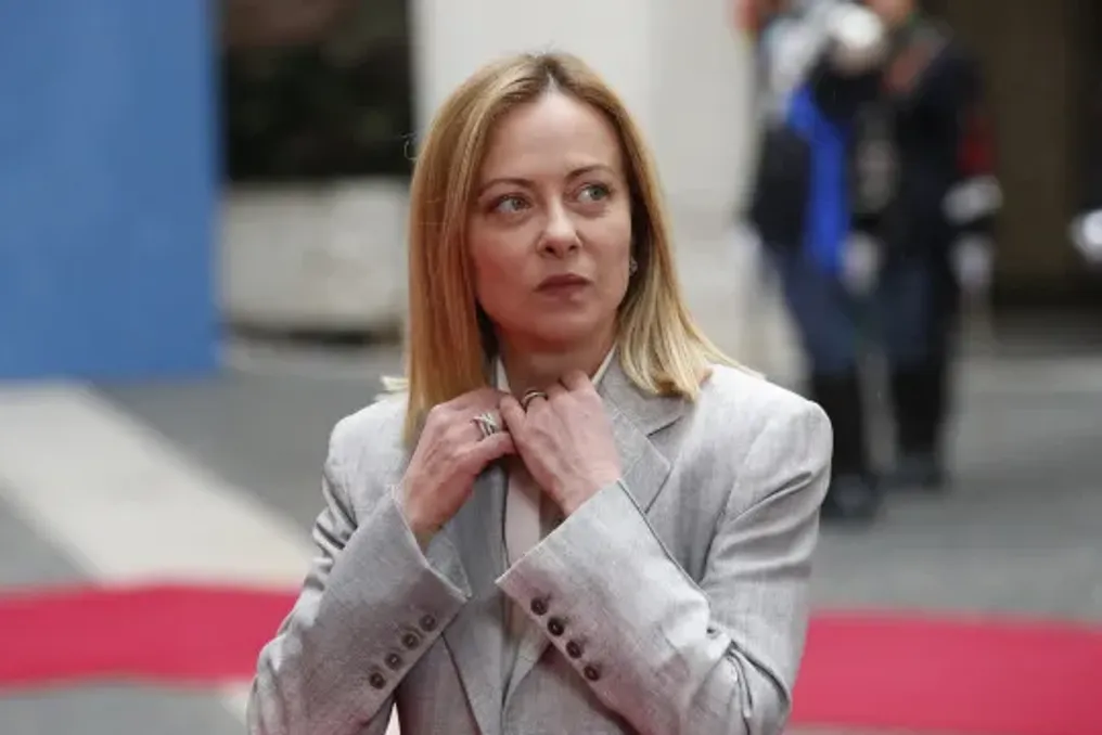 Meloni Q8 tranzit stantsiyalarida yoqilgʻi narxlarini saqlash boʻyicha Kuveyt bilan shartnoma imzoladi