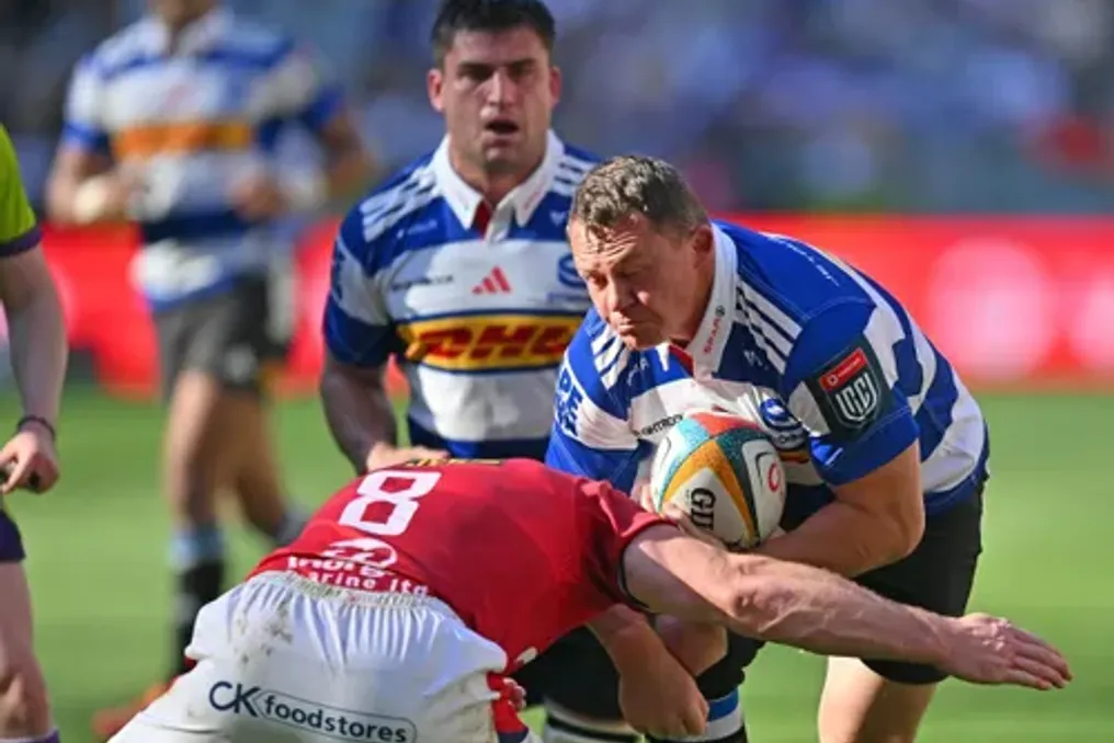 Stormers vence Scarlets no URC, enfrentando crise devido a lesões dos três halfbacks