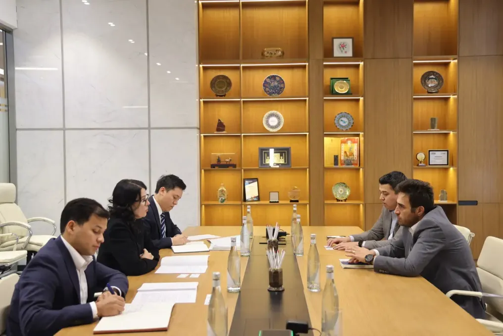 Uzbequistão e Cengiz Holding discutem perspectivas de prospecção de depósitos de carvão