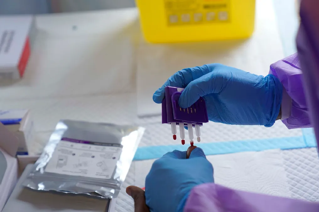 Início de ensaio clínico de grande escala de nova vacina contra Ebola na RDC em meio a surto da doença