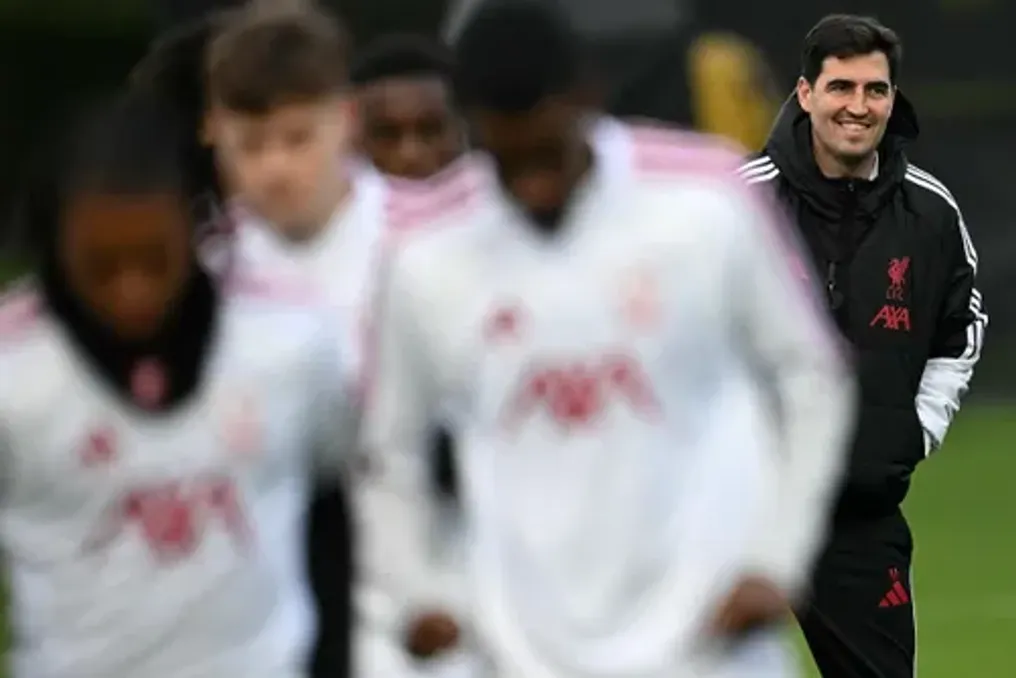 Treinador do Liverpool, Andoni Iraola, insiste em jogar com máxima intensidade antes do jogo contra o Brighton