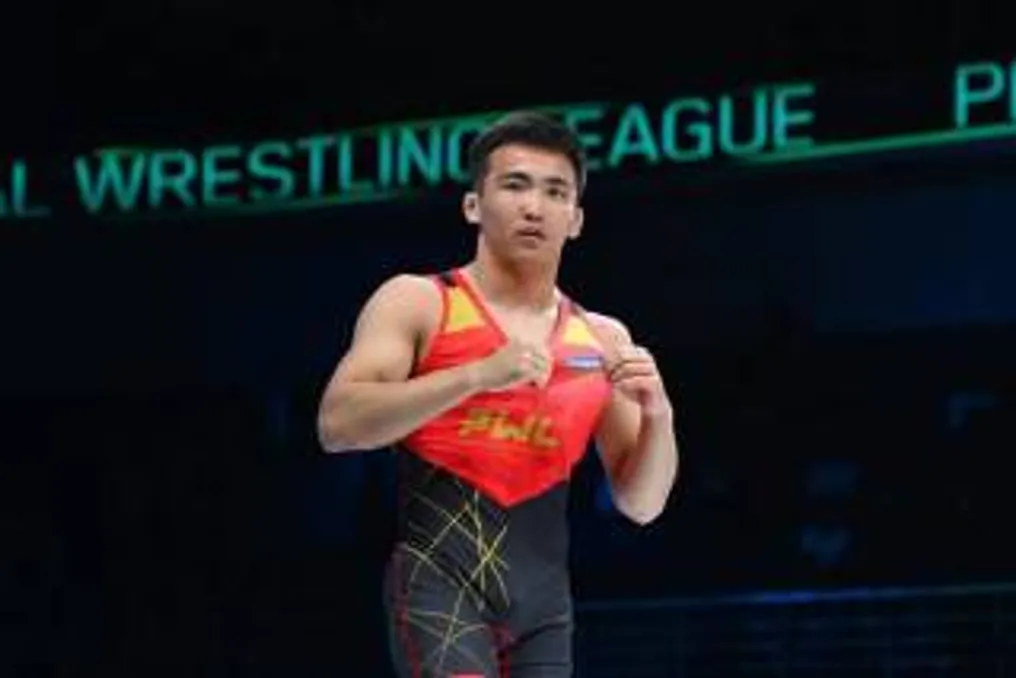 Boxeadores do Uzbequistão lutam por medalhas no campeonato mundial