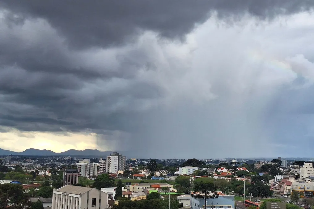 Feira de Santana e cidades da Bahia recebem alerta de tempestade com risco de granizo