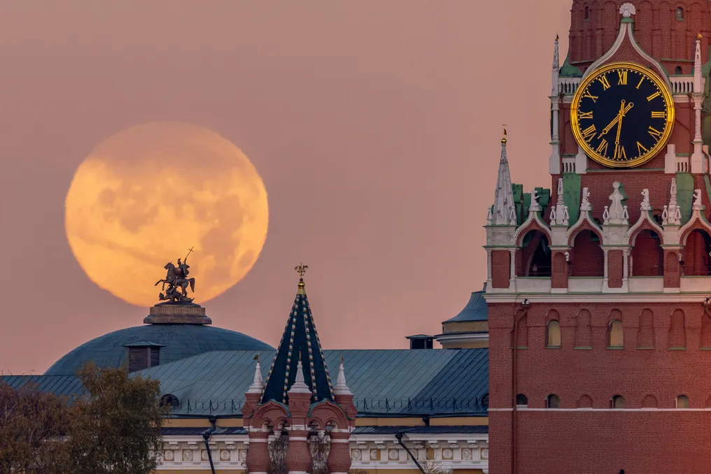Lua do Caçador foi visível em diversos países, com registro em Moscou e Roma
