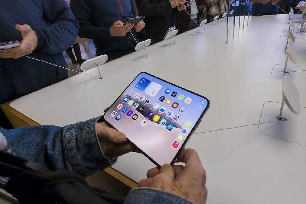 Apple объявила о замене устройств iPhone Duo с проблемами дисплея