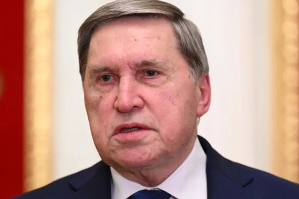 Ushakov informou sobre possíveis negociações trinomiais entre Rússia, EUA e Ucrânia após 4 de novembro