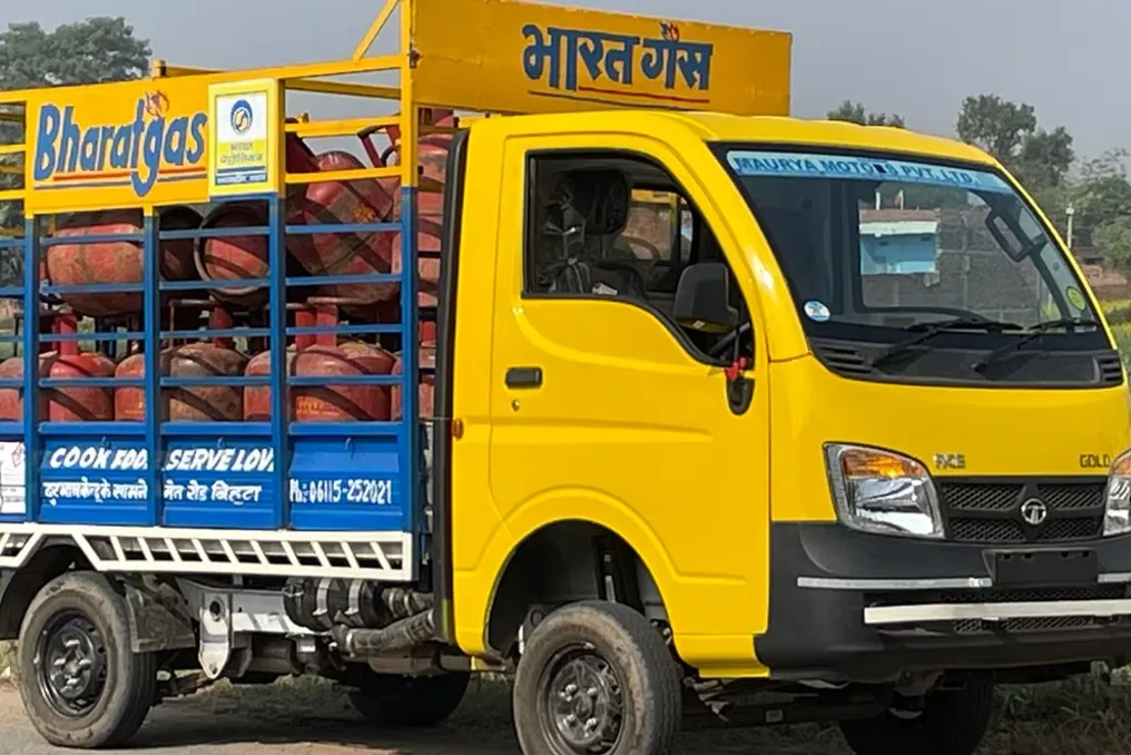 Bharat Gas gaz konteynerini toʻldirish uchun 0% foiz bilan 600 rupiygacha mikroqarz taklif qilmoqda