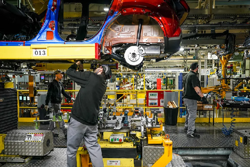 Medidas comerciais da UE ameaçam a recuperação da indústria automóvel do Reino Unido, alerta SMMT