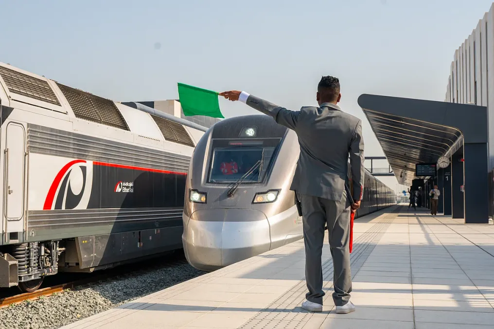 Etihad Rail vendeu 120 mil bilhetes no primeiro mês após o lançamento oficial