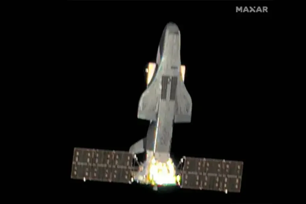 China's secret spacecraft spotted docked to satellite