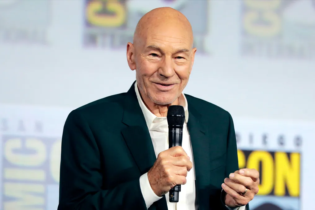 Ator Patrick Stewart falece aos 86 anos; ele convivia com Alzheimer e demência por corpos de Lewy