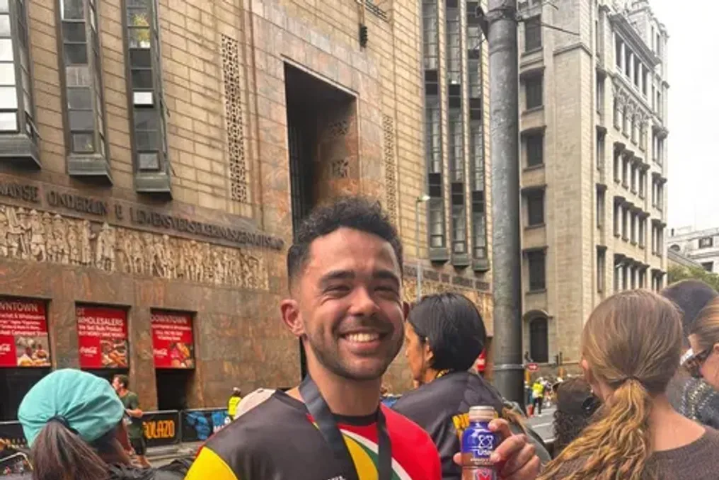Corredor de Cidade do Cabo vai participar de maratona para arrecadar fundos para apoiar adultos com neurodivergências