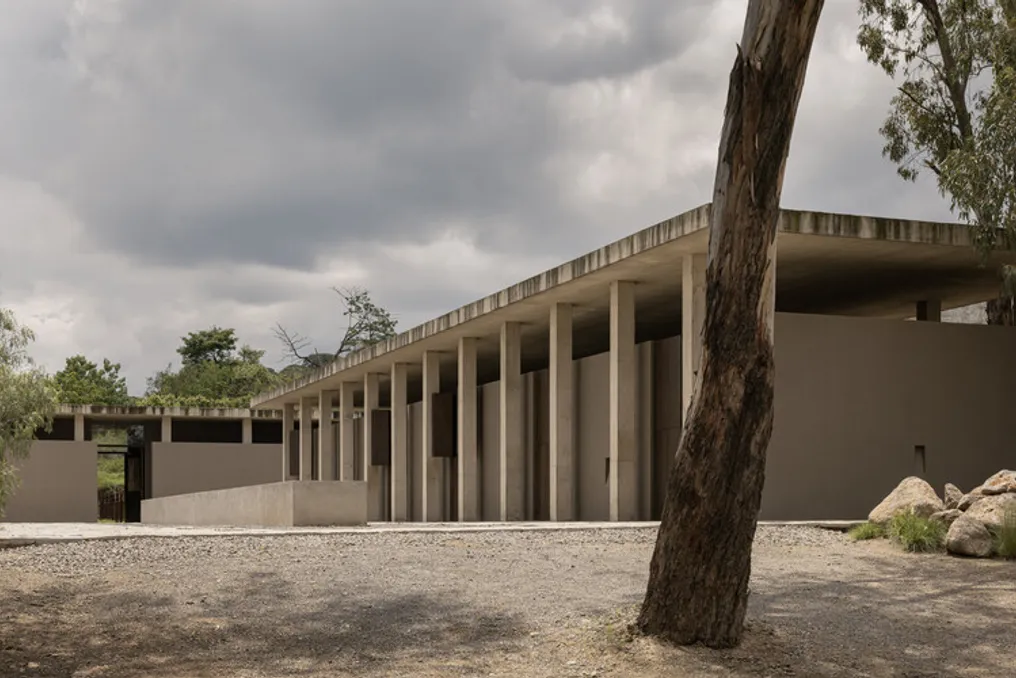 Rancho del Abuelo / Mendiola Arregui: Complexo hípico em Jalisco